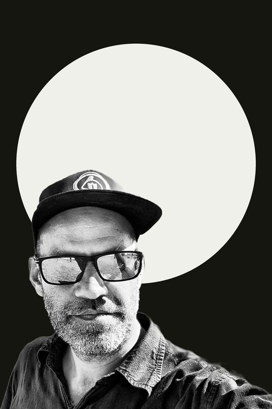 Markoman – roof bw disc white