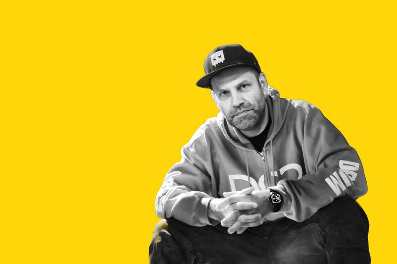 Markoman – seated bw yellow